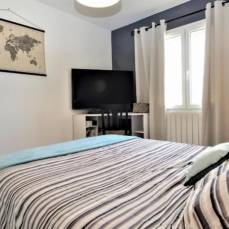 3 Bedroom Cozy In St Genies De Malgoires *
