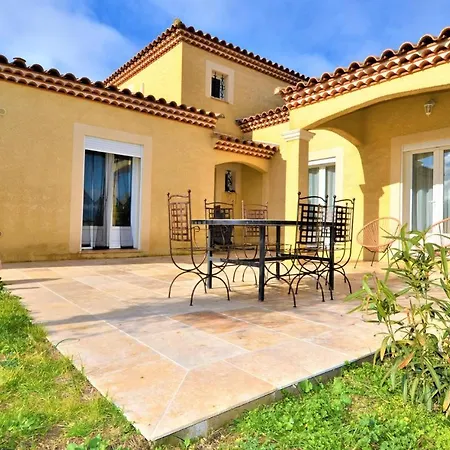 3 Bedroom Cozy In St Genies De Malgoires Holiday home *