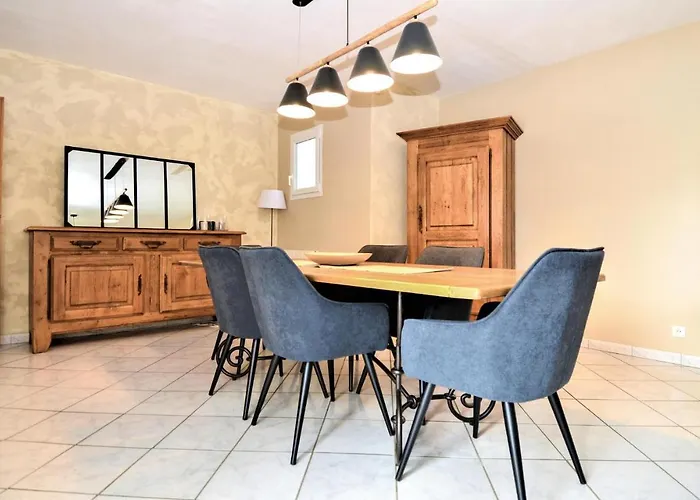 Vakantiehuis Amazing In St Genies De Malgoires