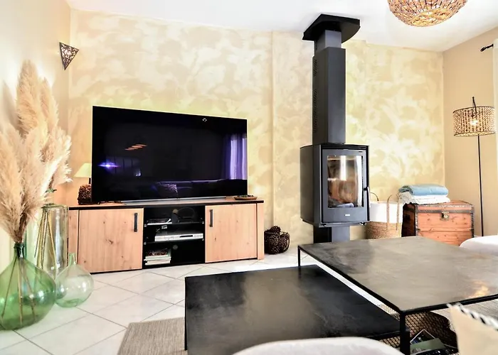 Amazing In St Genies De Malgoires Vakantiehuis