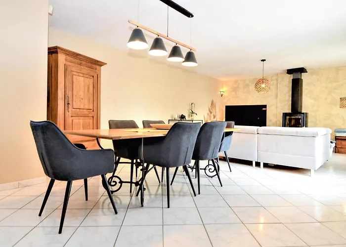 Amazing In St Genies De Malgoires Vakantiehuis *